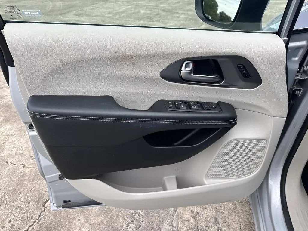 Used 2023 Silver Chrysler Touring L image 35