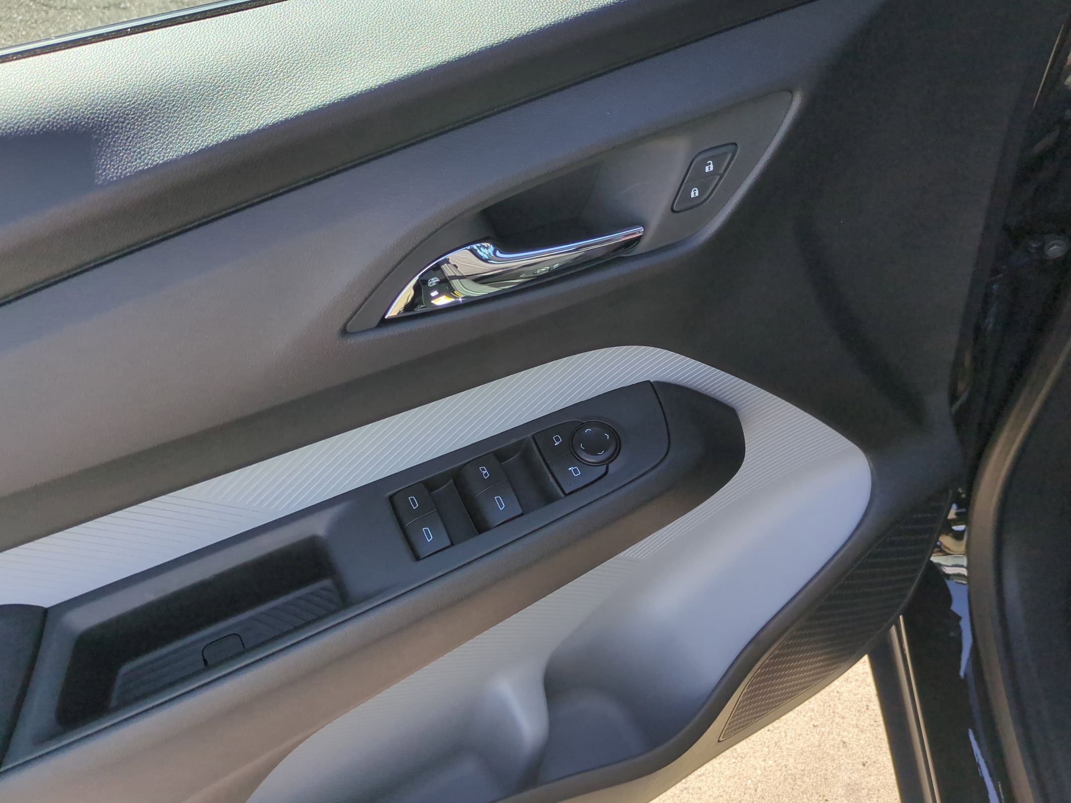 2027 Chevrolet Bolt LT - Photo 23