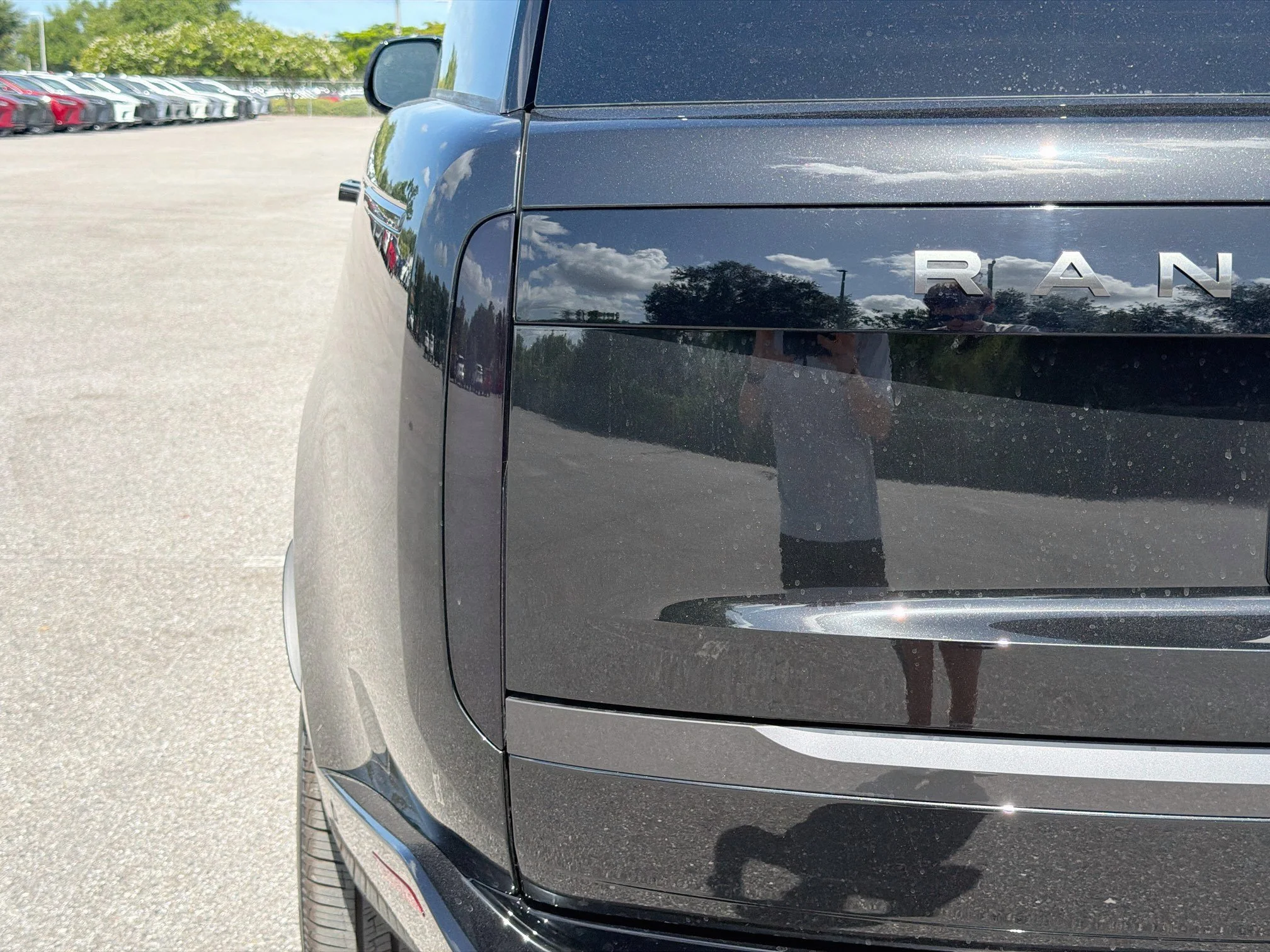 New 2026 Santorini Black Land Rover SE image 10