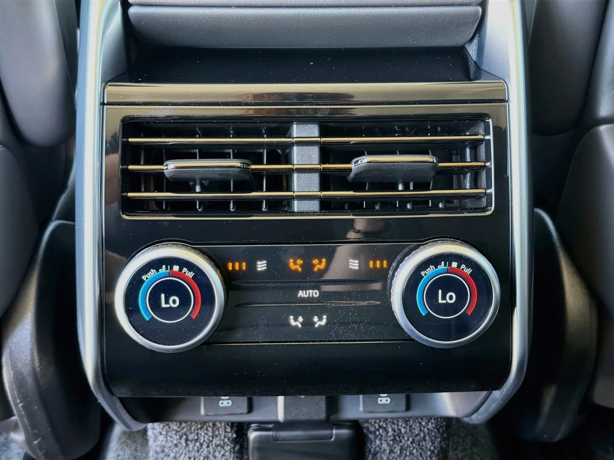 New 2026 Fuji White Land Rover SE image 21
