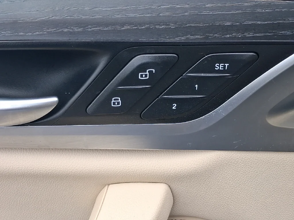 Used 2022 Dark Graphite BMW xDrive30i image 12