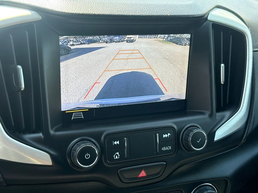 Used 2021 White GMC SLE image 24