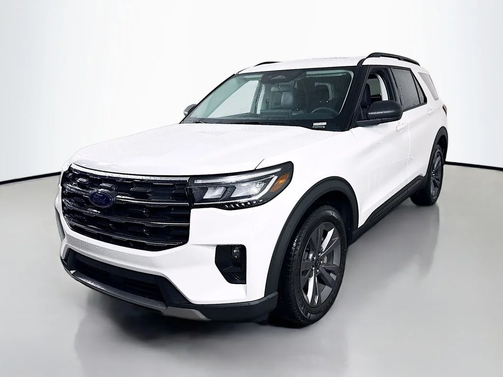 New 2026 Star White Metallic Tri-Coat Ford Active image 3