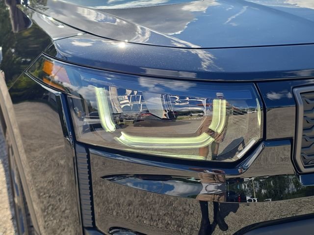 New 2026 Diamond Black Crystal Pearl-Coat Exterior Paint Jeep Limited image 7