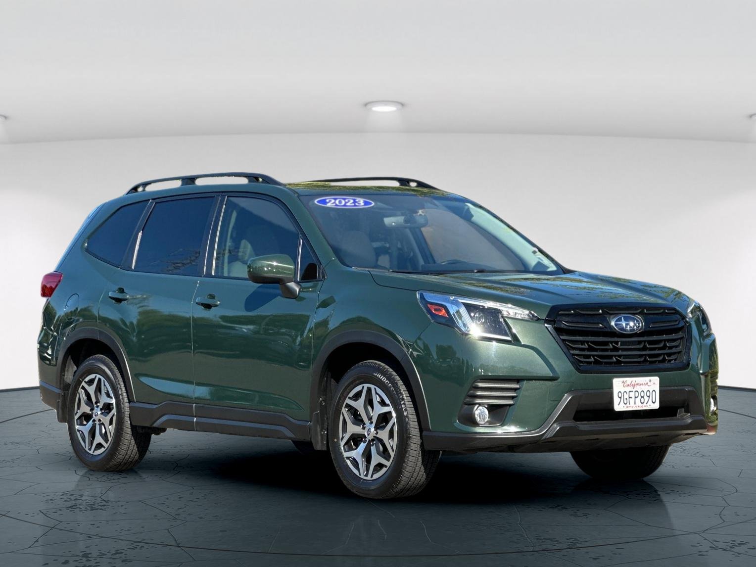 Used 2023 Green Subaru Premium 4D Sport Utility image 8