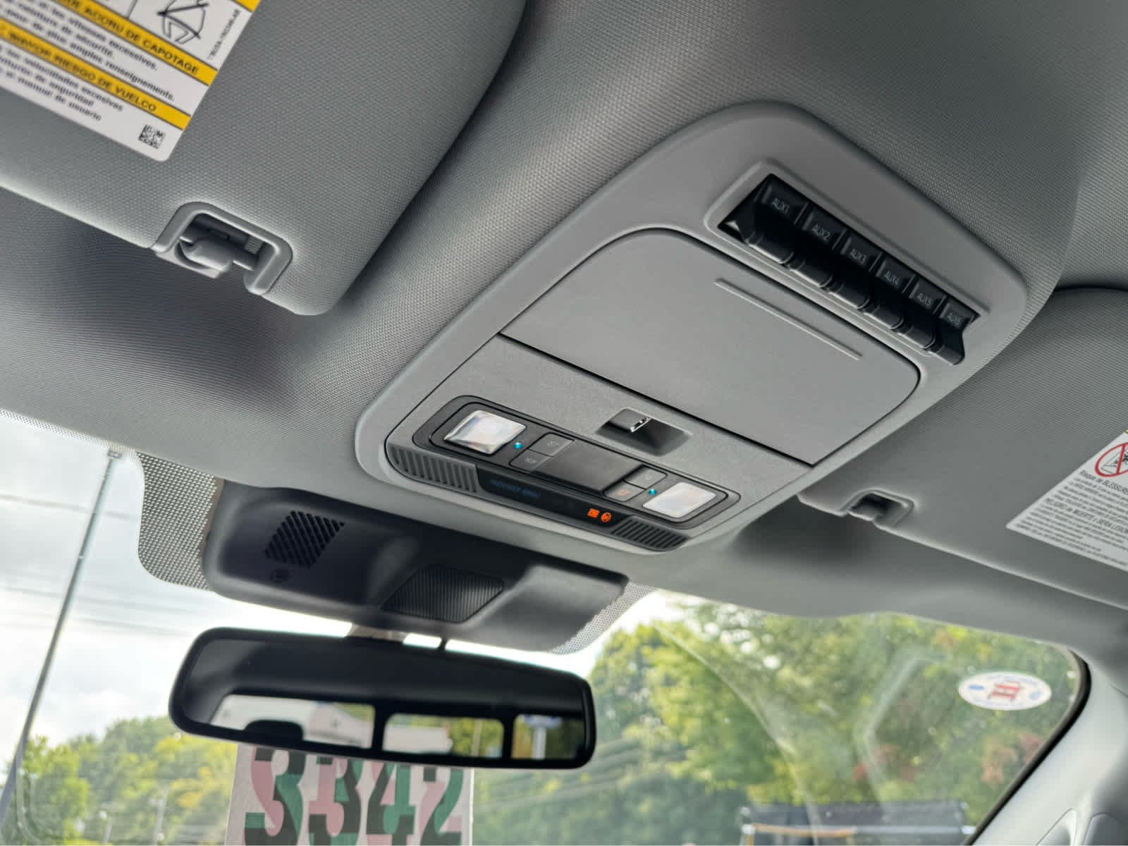 New 2027 Oxford White Ford XLT image 23