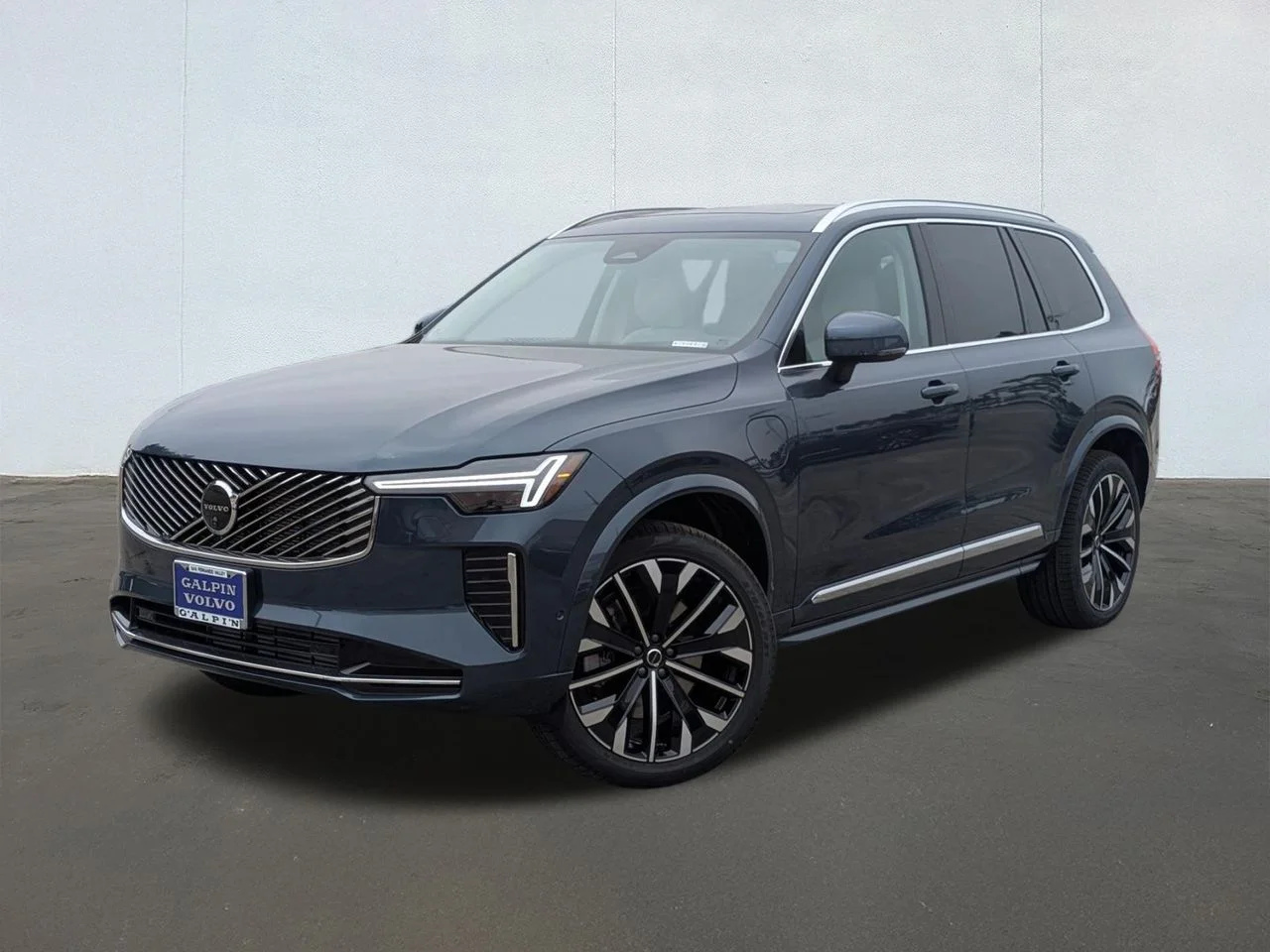 2026 Volvo XC90 T8 Recharge Ultra Bright 4WD's photo