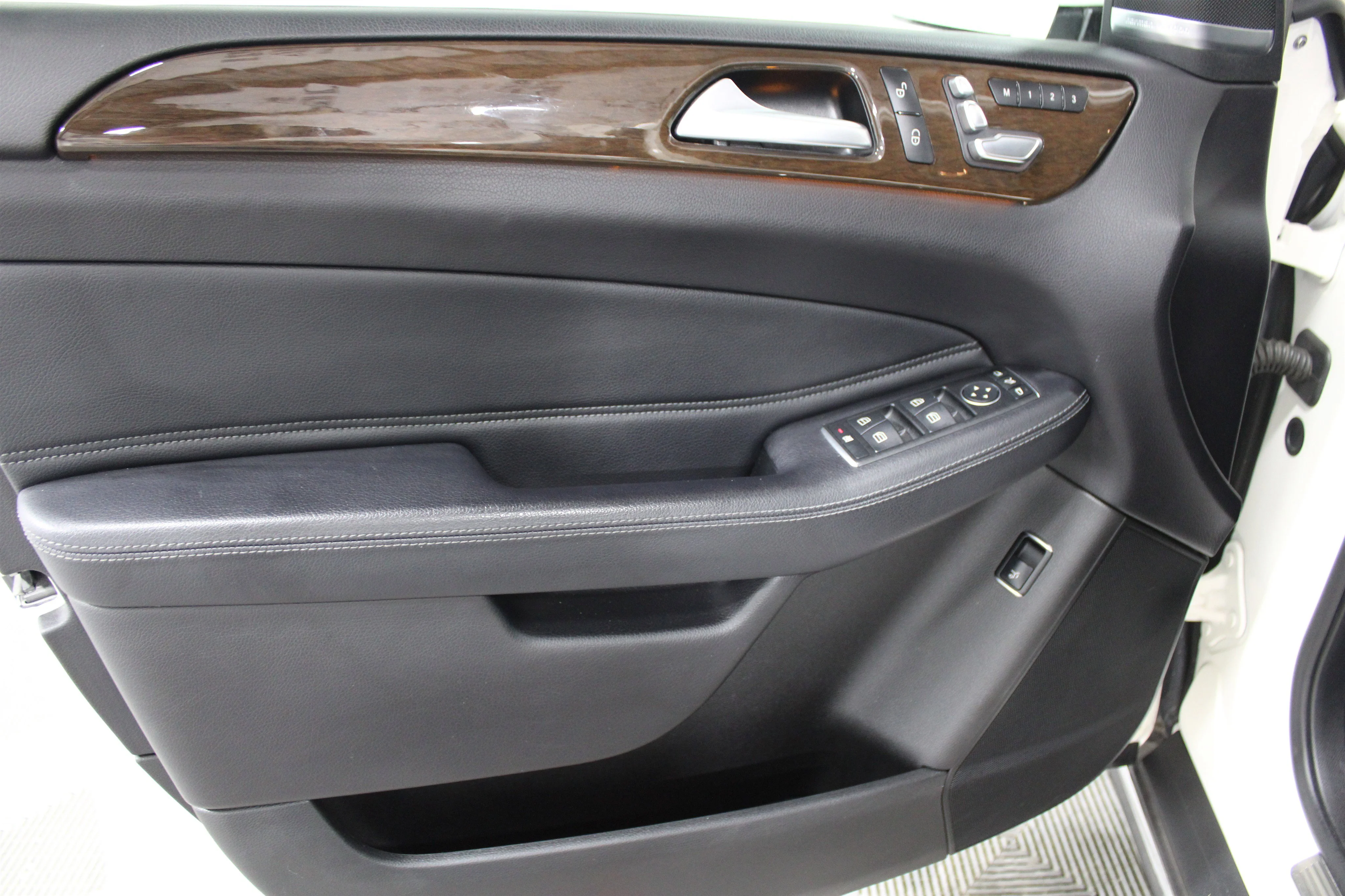 Used 2018 Polar White Mercedes-Benz GLS 450 image 6