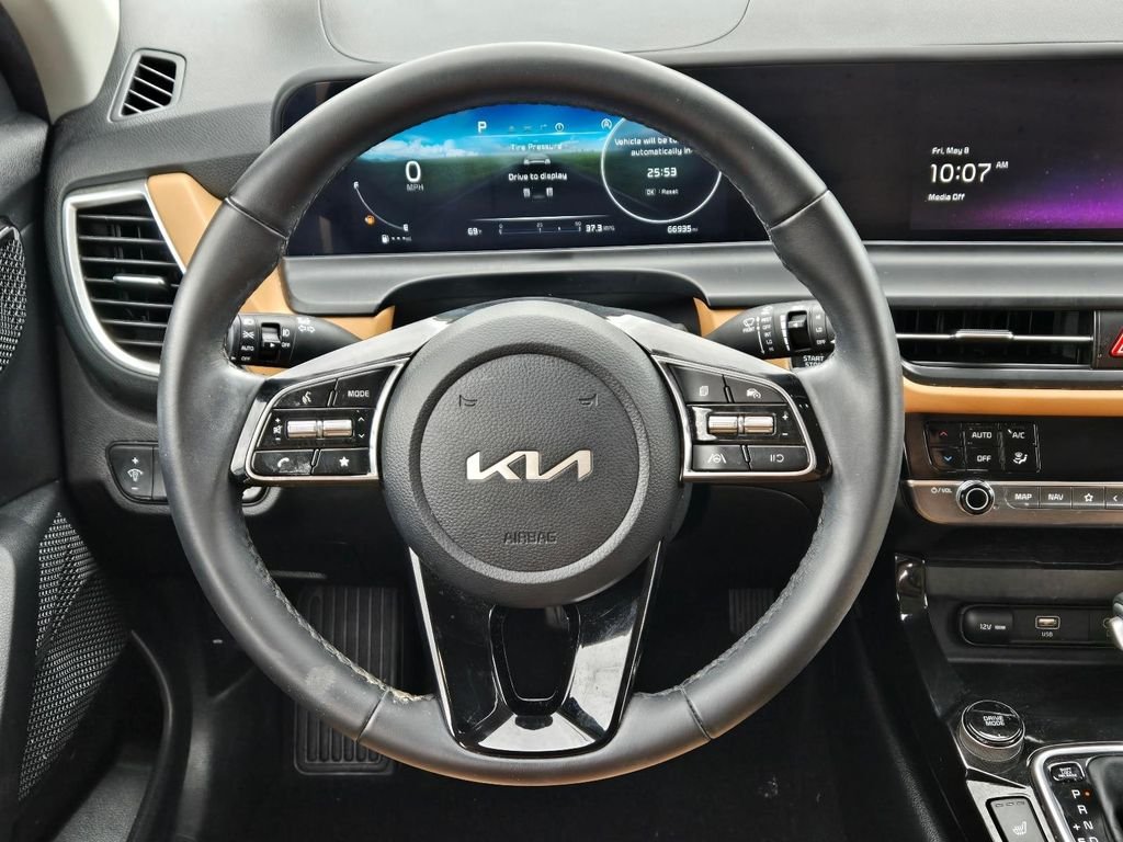 Used 2024 White Kia EX image 19