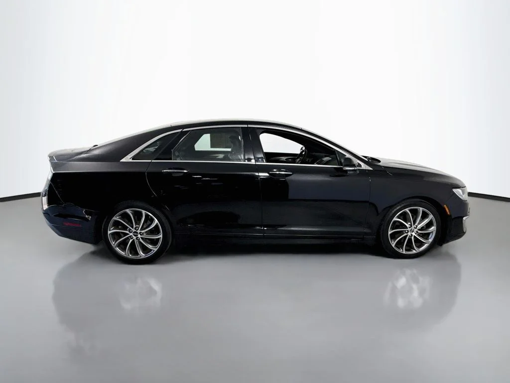 Used 2018 Black Velvet Lincoln Premiere image 14