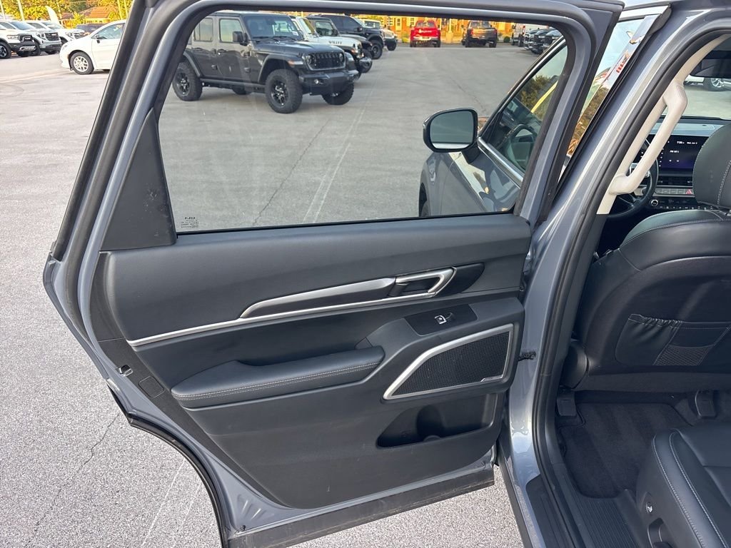 Certified Used 2025 Silver Kia S image 41
