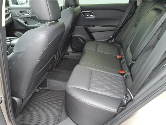 Used 2025 Gold Nissan Platinum image 16