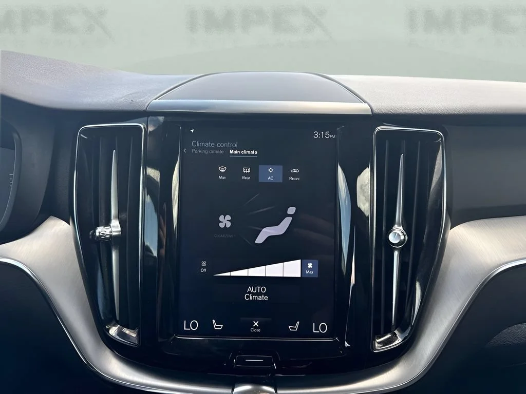 Used 2019  Volvo Momentum image 19