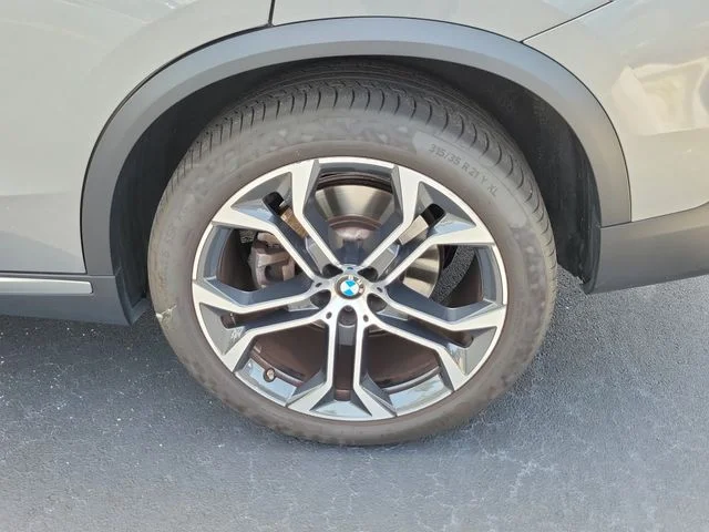 Used 2024 Gray BMW sDrive40i image 7