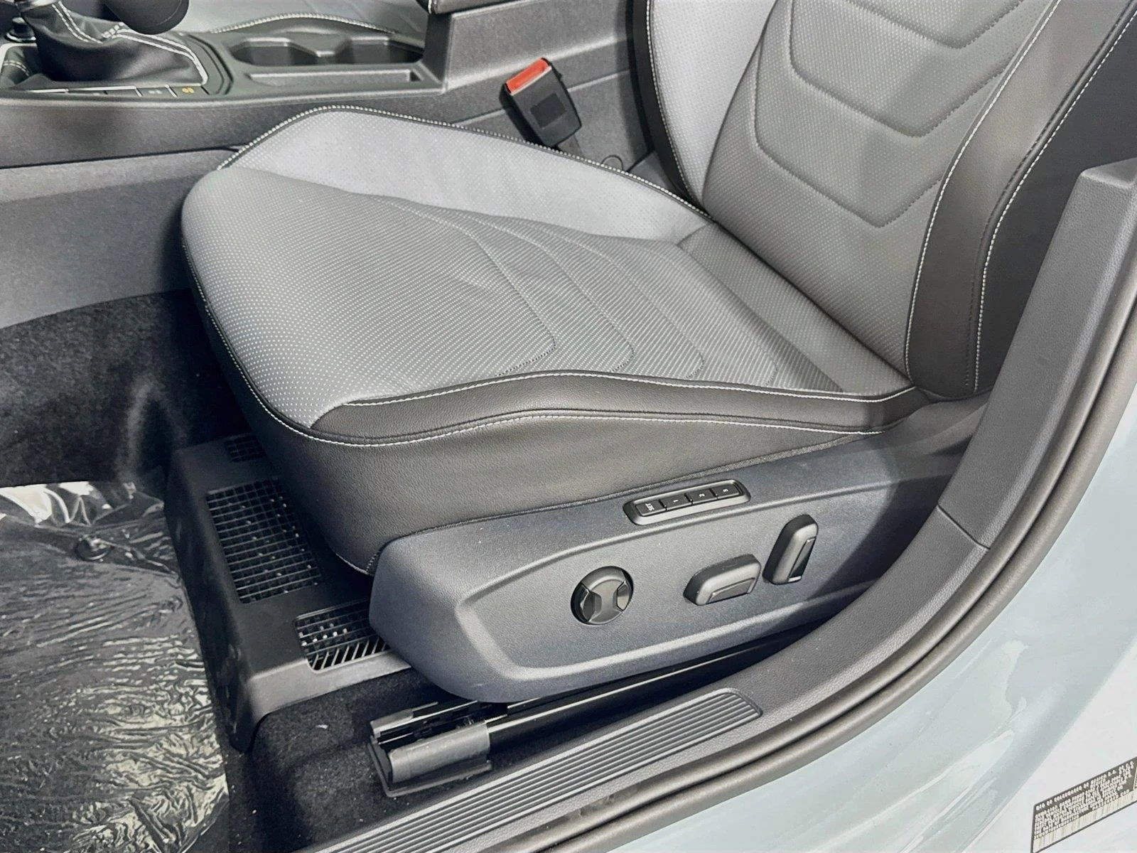 New 2027 GRAY Volkswagen SEL image 19
