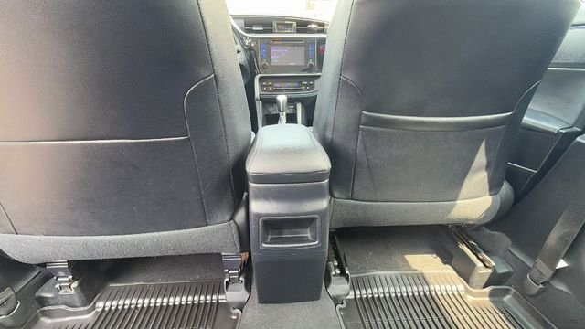 Used 2018 White Toyota SE image 28