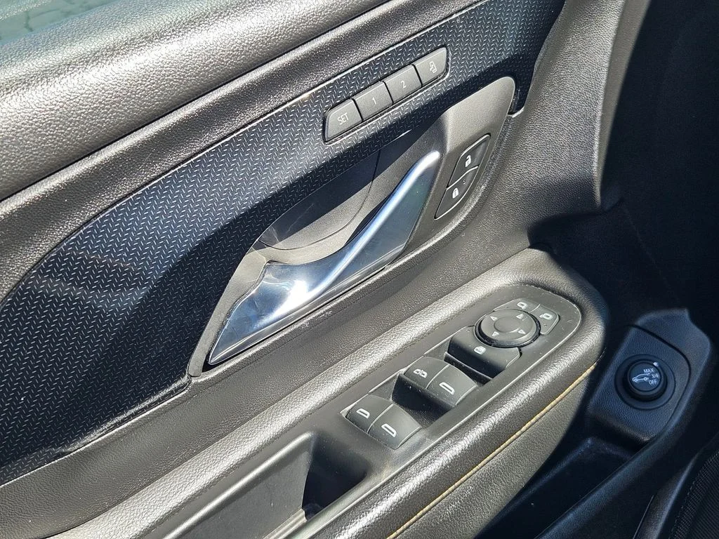Used 2023 Sterling Metallic GMC AT4 image 11