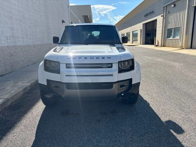 Used 2022  Land Rover X-Dynamic HSE image 2
