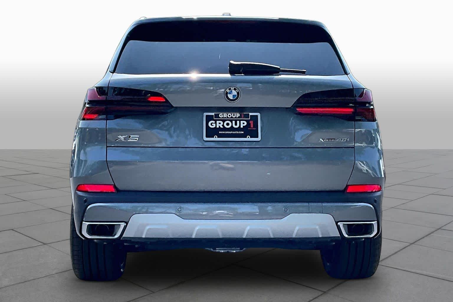 New 2026 Skyscraper Grey Metallic BMW xDrive40i image 4