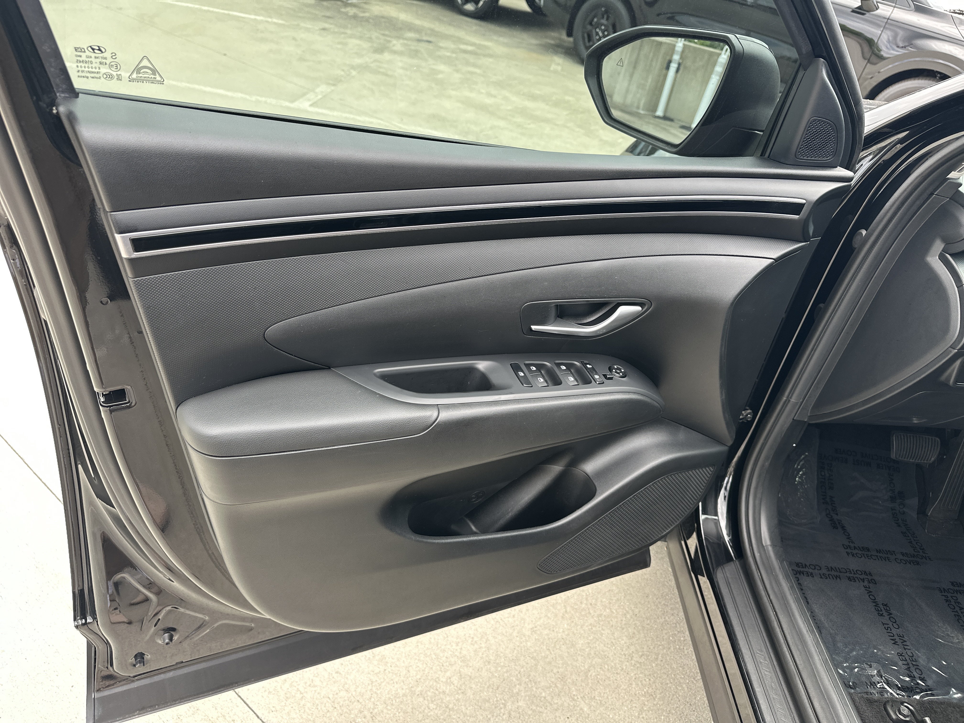 Used 2022 Phantom Black Hyundai SEL image 11