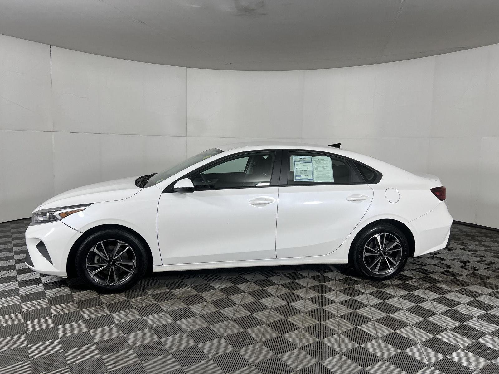 Used 2023 Snow White Pearl Kia LXS image 9
