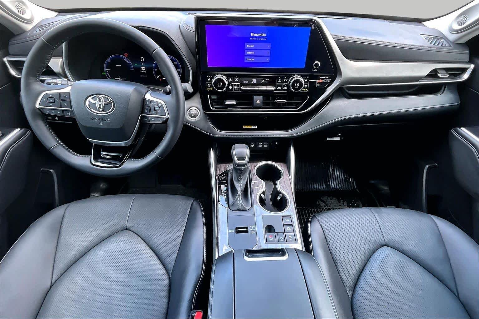 Used 2025 Wind Chill Pearl Toyota Hybrid Limited image 16