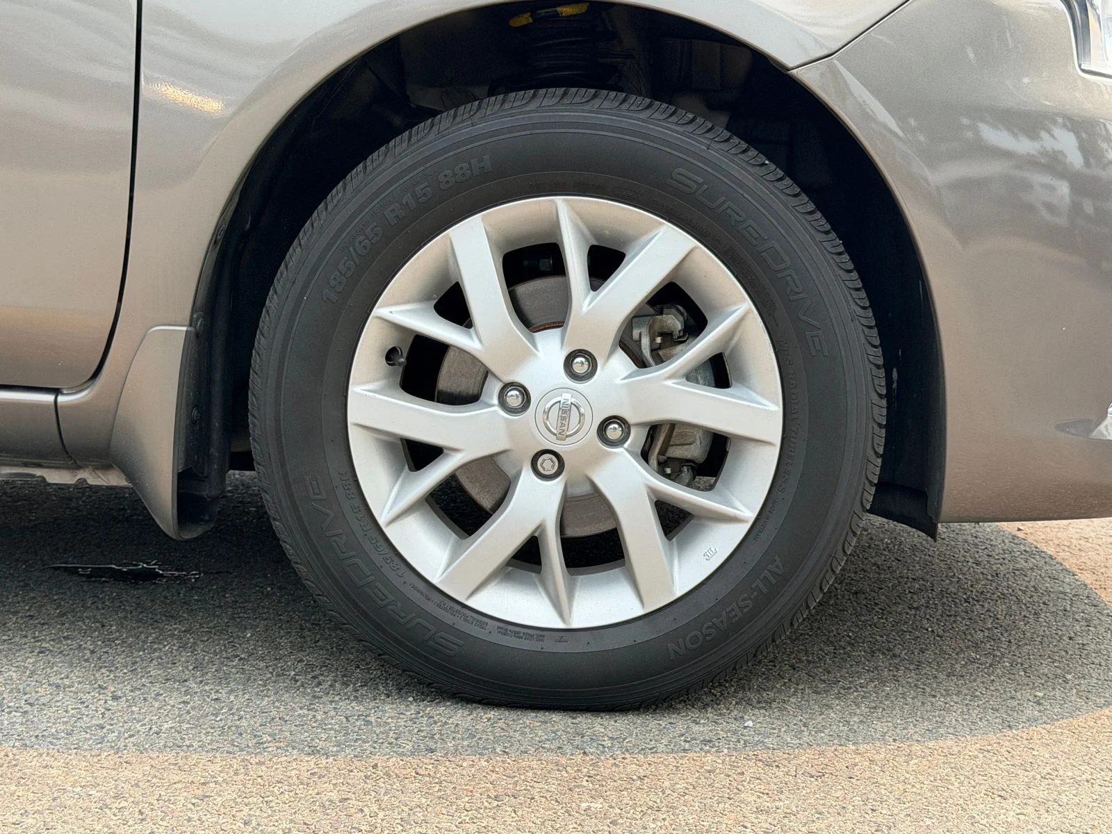 Used 2017 Khaki Nissan 1.6 SV image 25