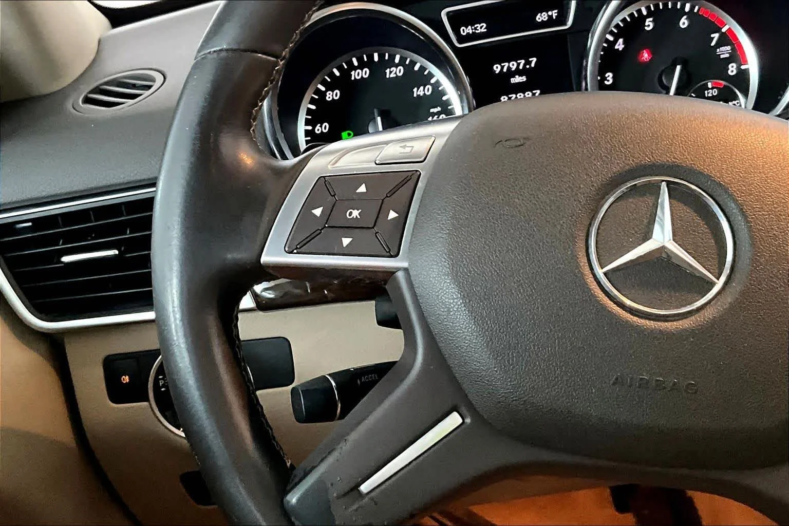 Used 2012 Arctic White Mercedes-Benz ML 350 image 24