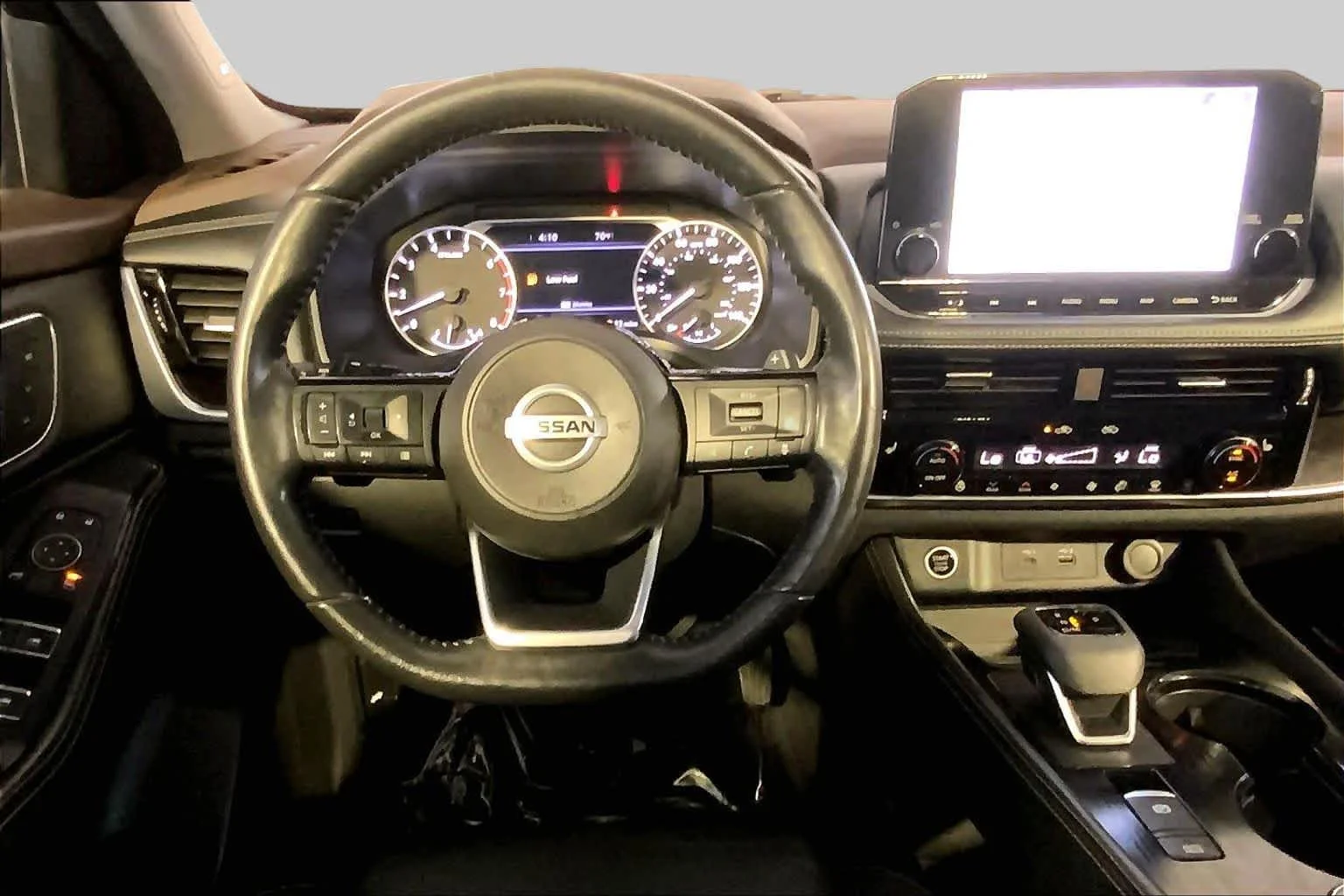 Used 2021 Champagne Silver Metallic/Super Black Nissan SL image 6