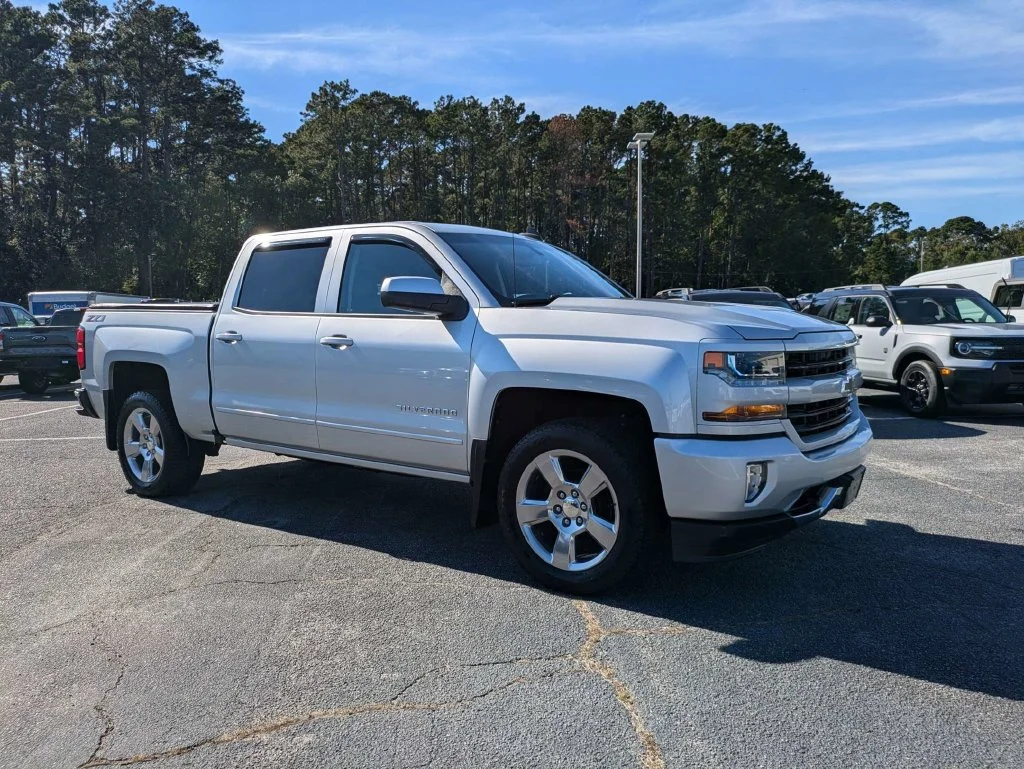 Used 2018 Silver Chevrolet LT image 1