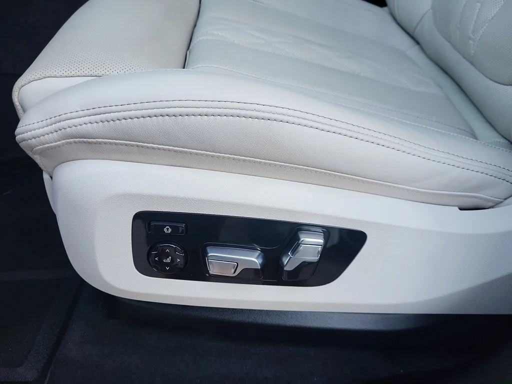 Used 2026 Green BMW M60i image 13