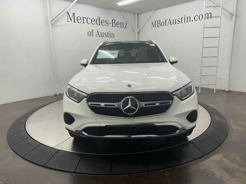 New 2027 White Mercedes-Benz GLC 300 image 2