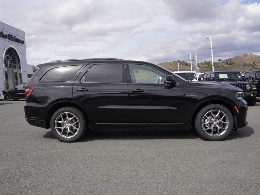 New 2026 Diamond Black Clear-Coat Exterior Paint Dodge GT Plus HEMI V8 image 3