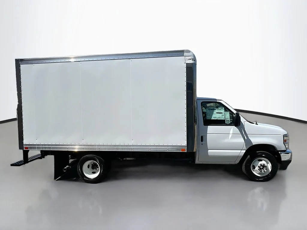 2025 Ford E-Series Cutaway Base - Photo 17