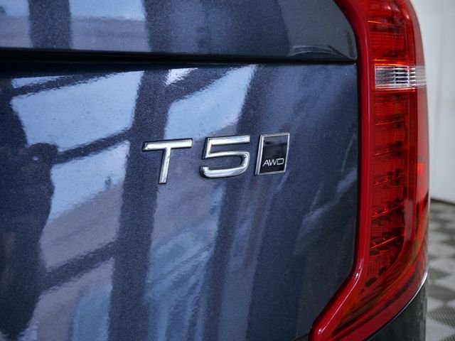 Certified Used 2022  Volvo T5 Momentum image 7