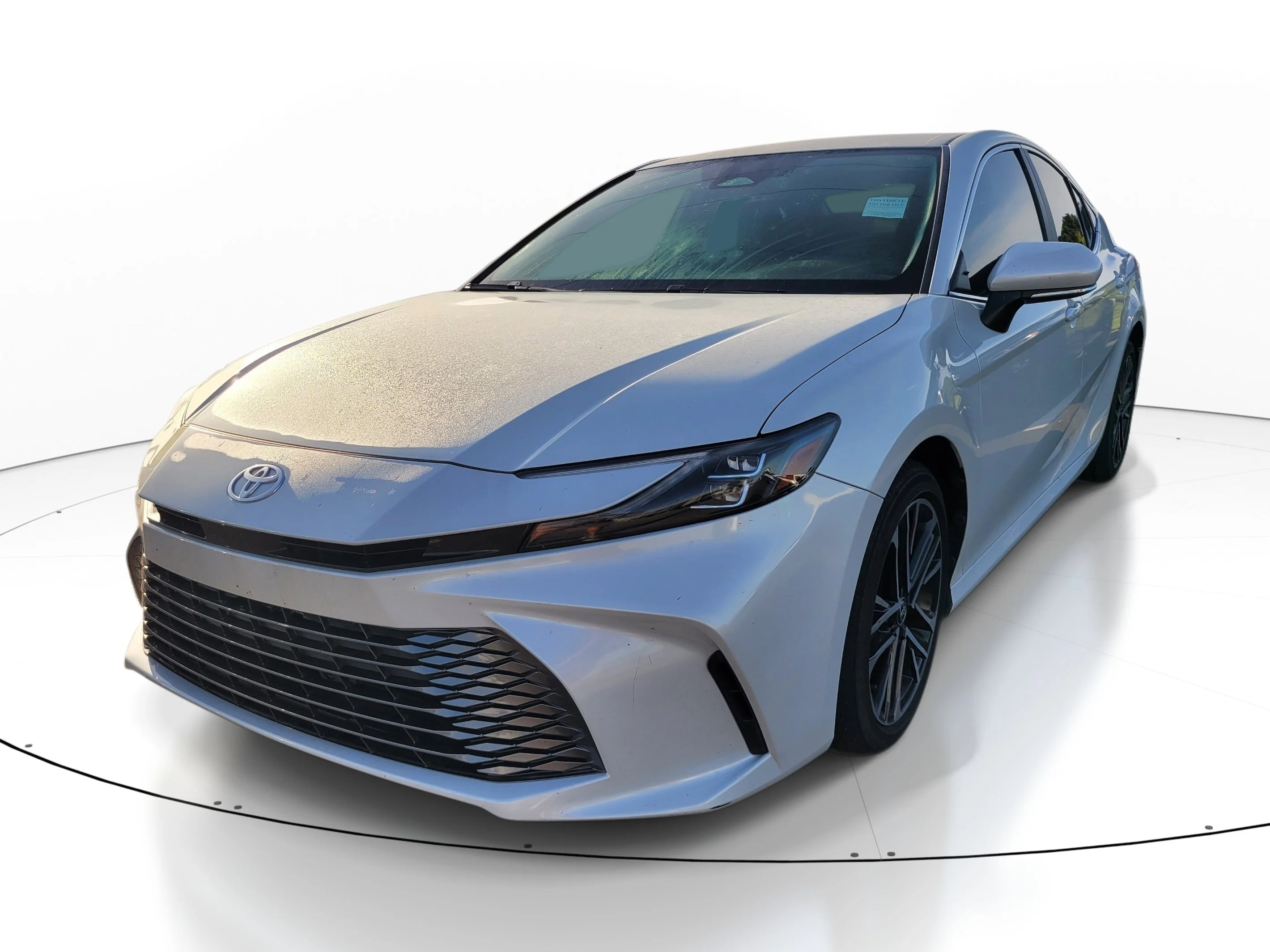Used 2025 Pearl Toyota LE image 3