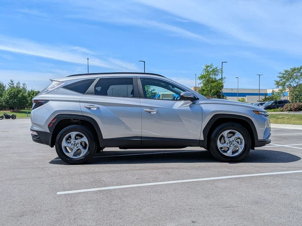 Used 2023 Silver Hyundai SEL image 8