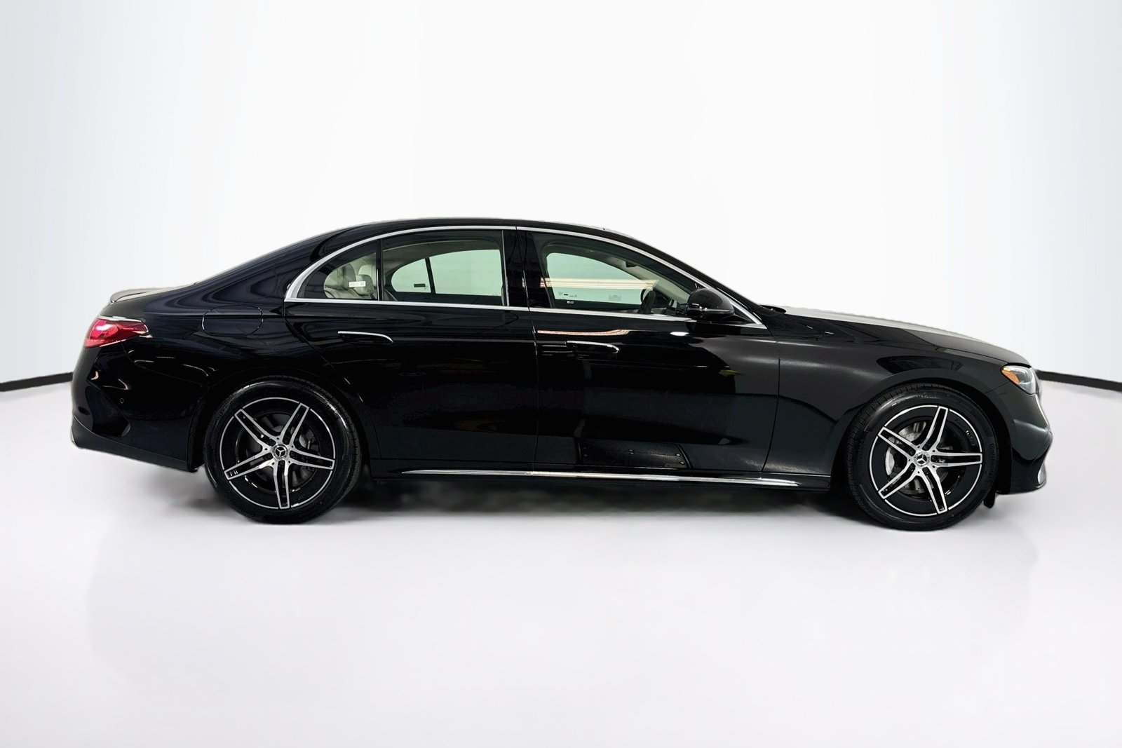 New 2027 Black Mercedes-Benz E 450 image 4