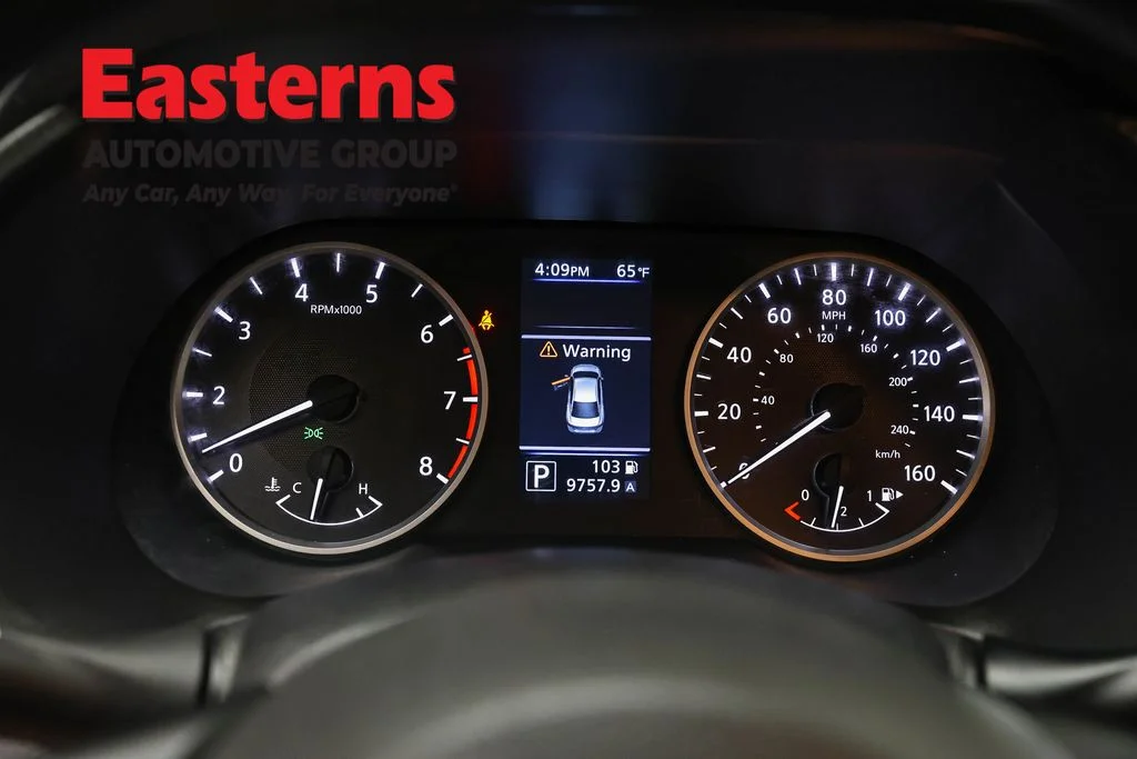 Used 2023 Gray Nissan S image 17