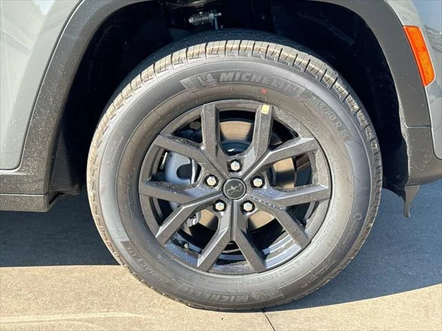 New 2027 Sting-Gray Clear-Coat Paint Jeep Altitude image 10