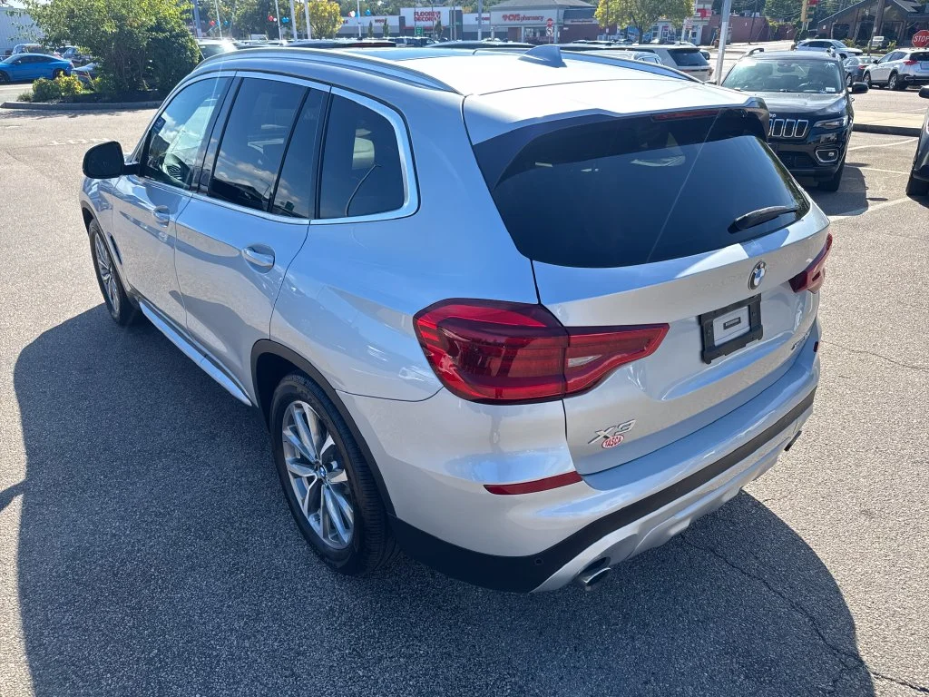 Used 2019 Silver BMW xDrive30i image 5