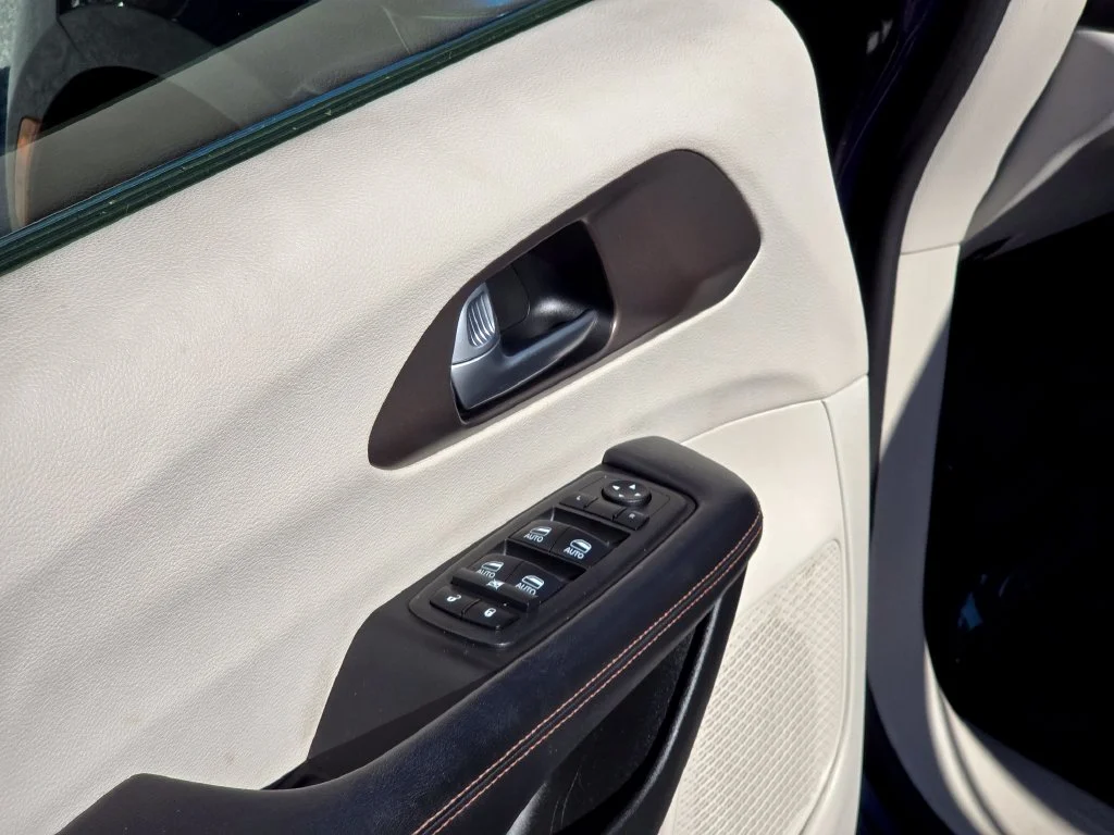 Used 2018 Blue Chrysler Touring L Plus image 39