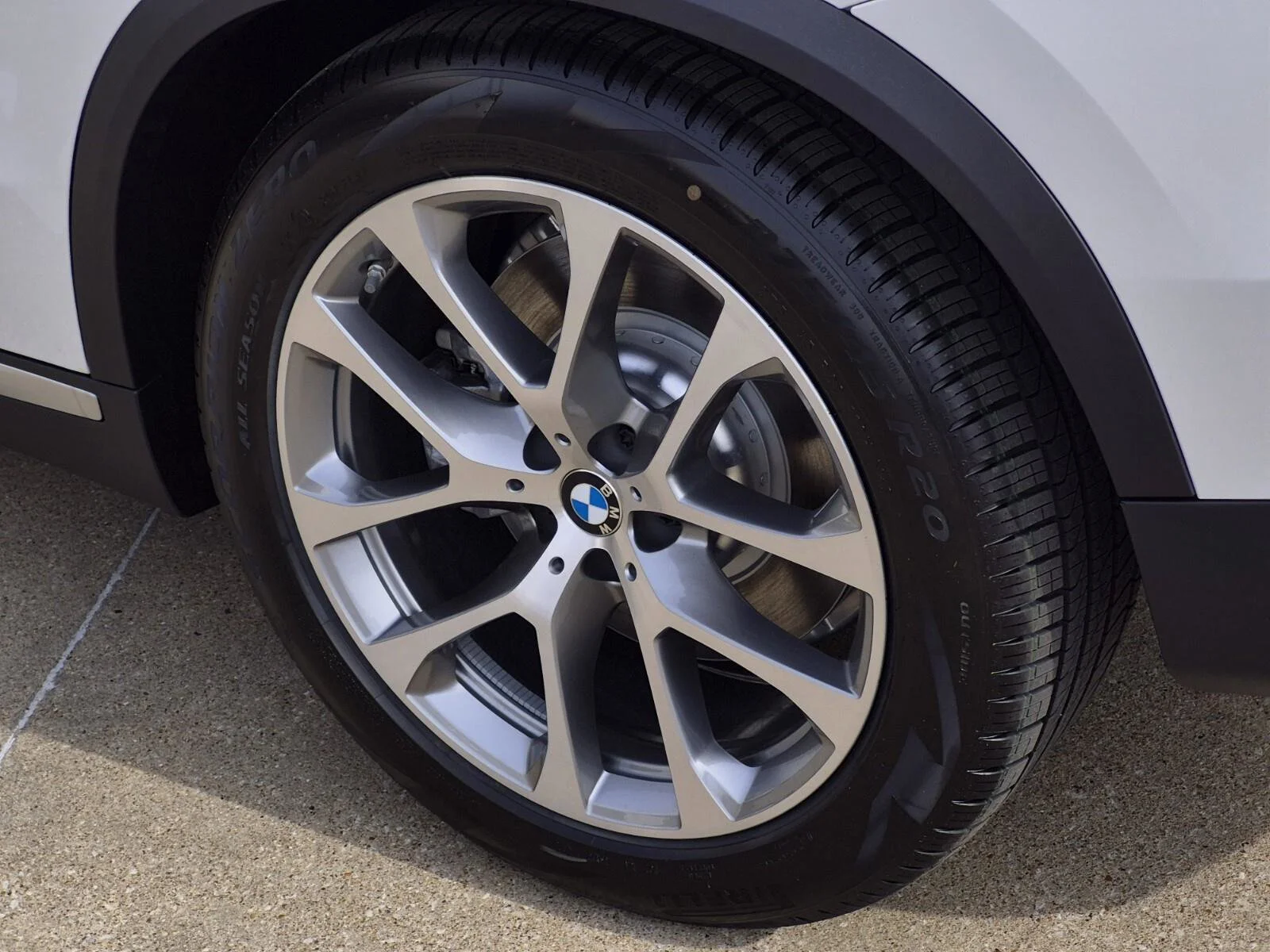 New 2026 Mineral White Metallic BMW xDrive50e image 7