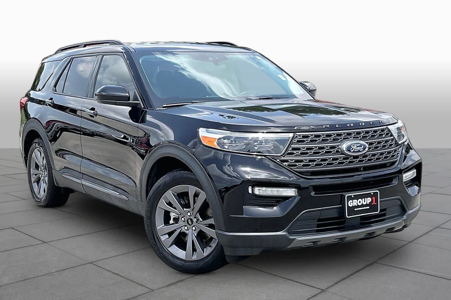 Used 2023 Agate Black Metallic Ford XLT image 3