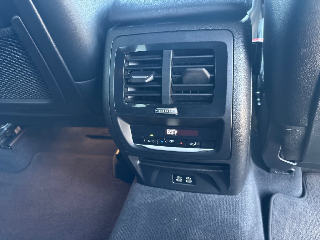 Used 2022 Jet Black BMW xDrive30i image 16