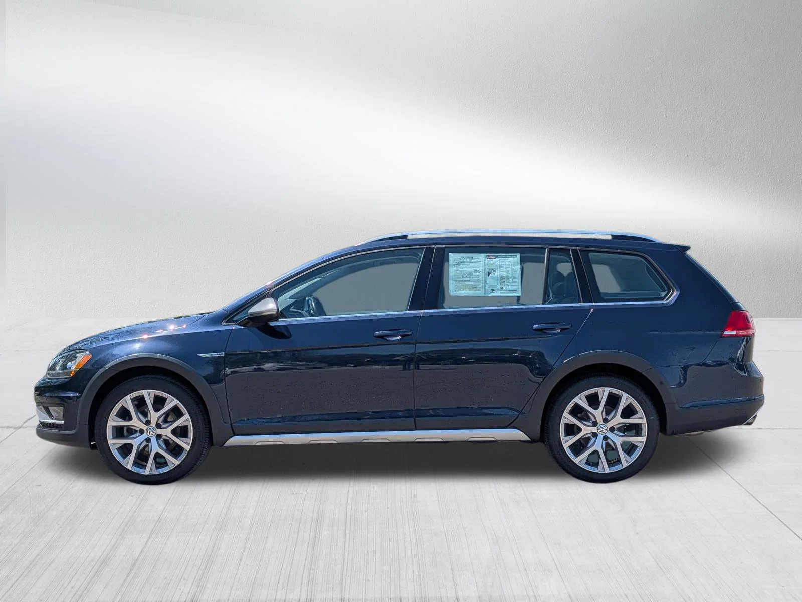 Used 2017 Night Blue Metallic Volkswagen SEL image 4