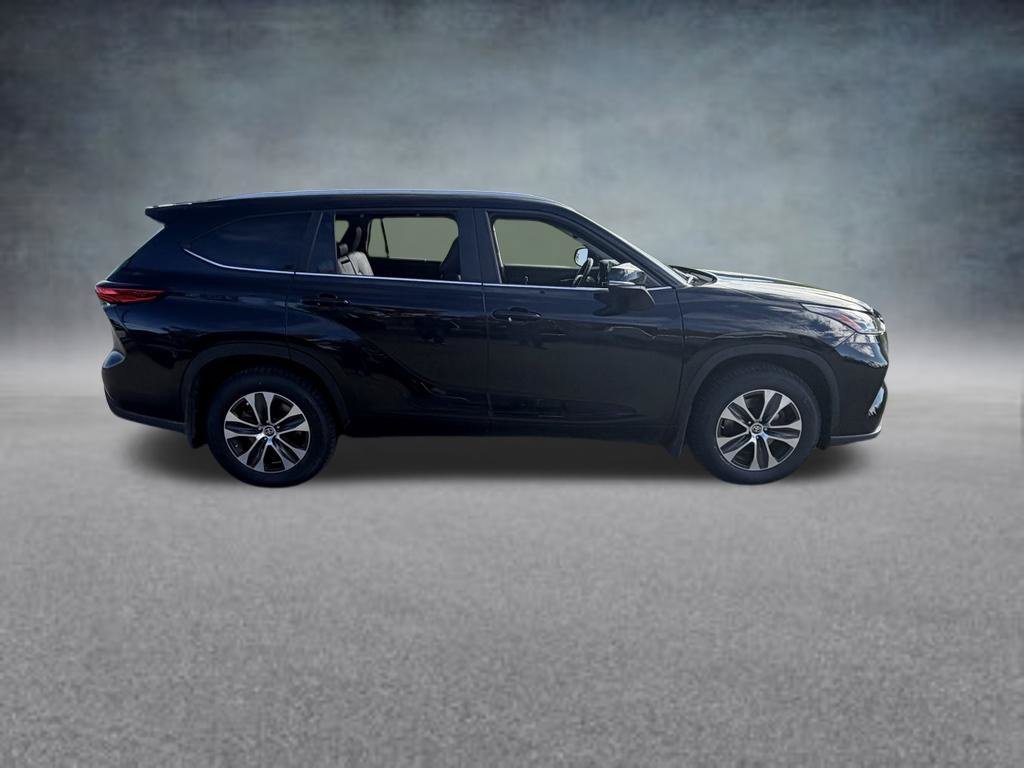 Used 2023 Black Toyota XLE image 7
