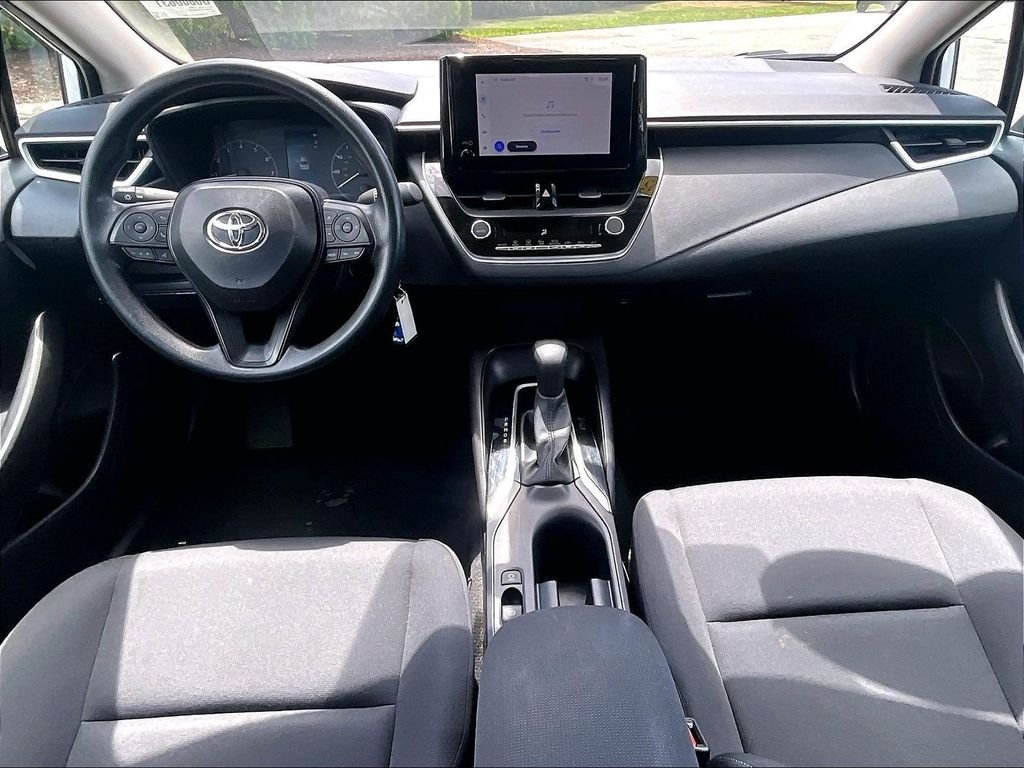 Used 2025 White Toyota LE image 21
