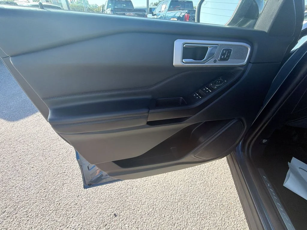 Used 2020 Blue Ford Platinum image 29