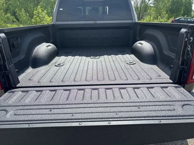 New 2026 Granite Crystal Metallic Clear-Coat Exterior Paint RAM Laramie image 31